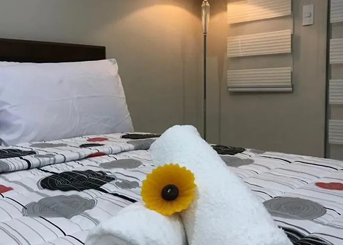 One Palm Tree Apartment